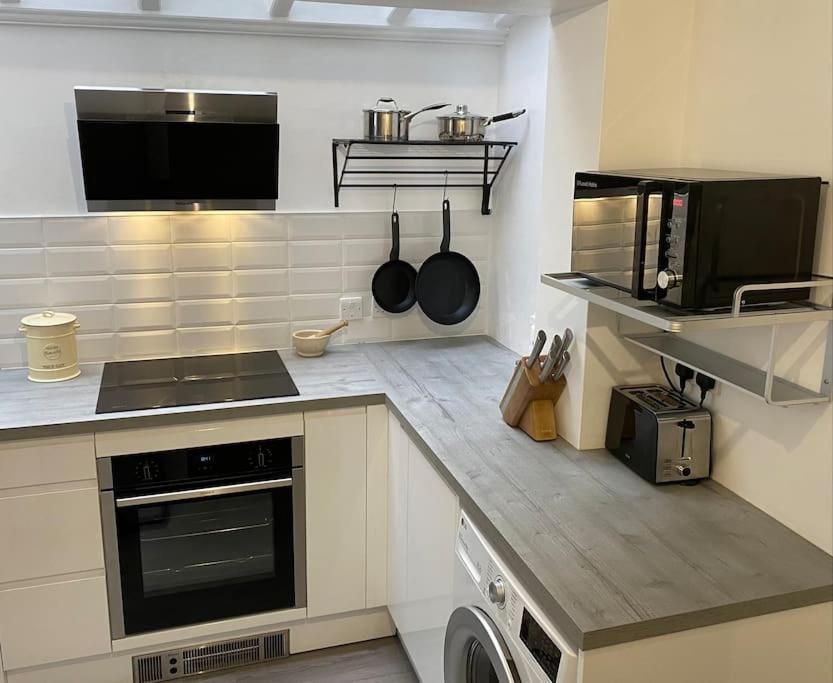 Windsor Cottage: Cosy, Charming, Full Of Character 外观 照片