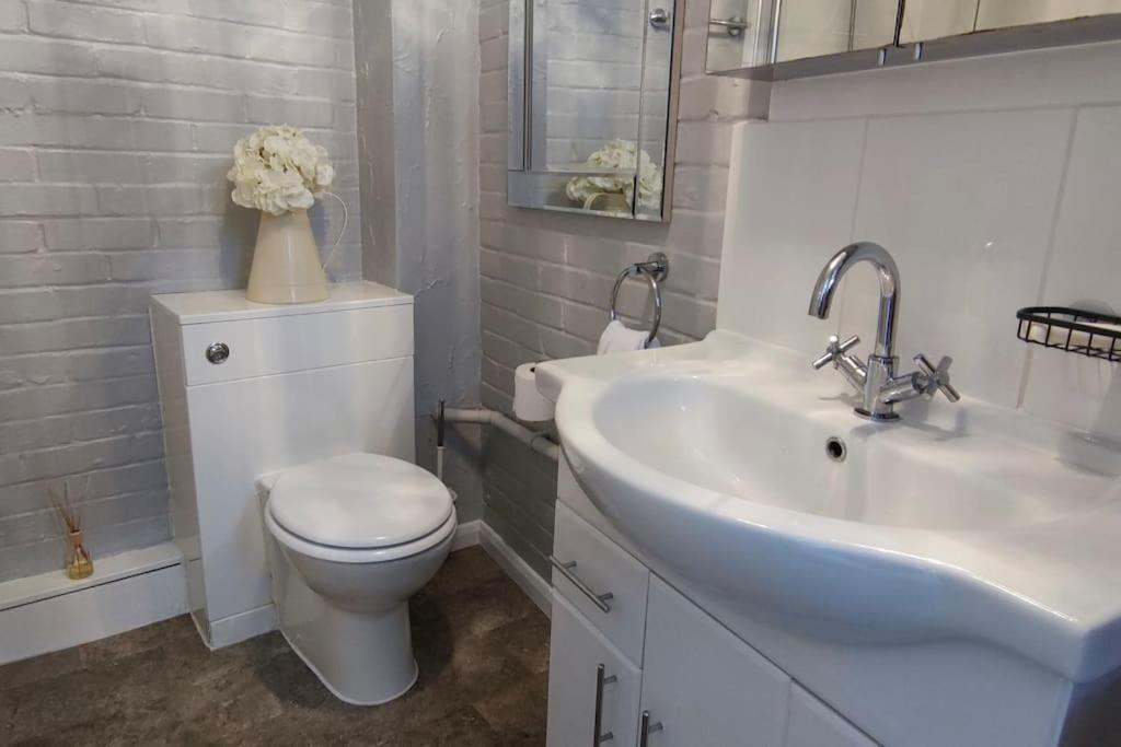 Windsor Cottage: Cosy, Charming, Full Of Character 外观 照片